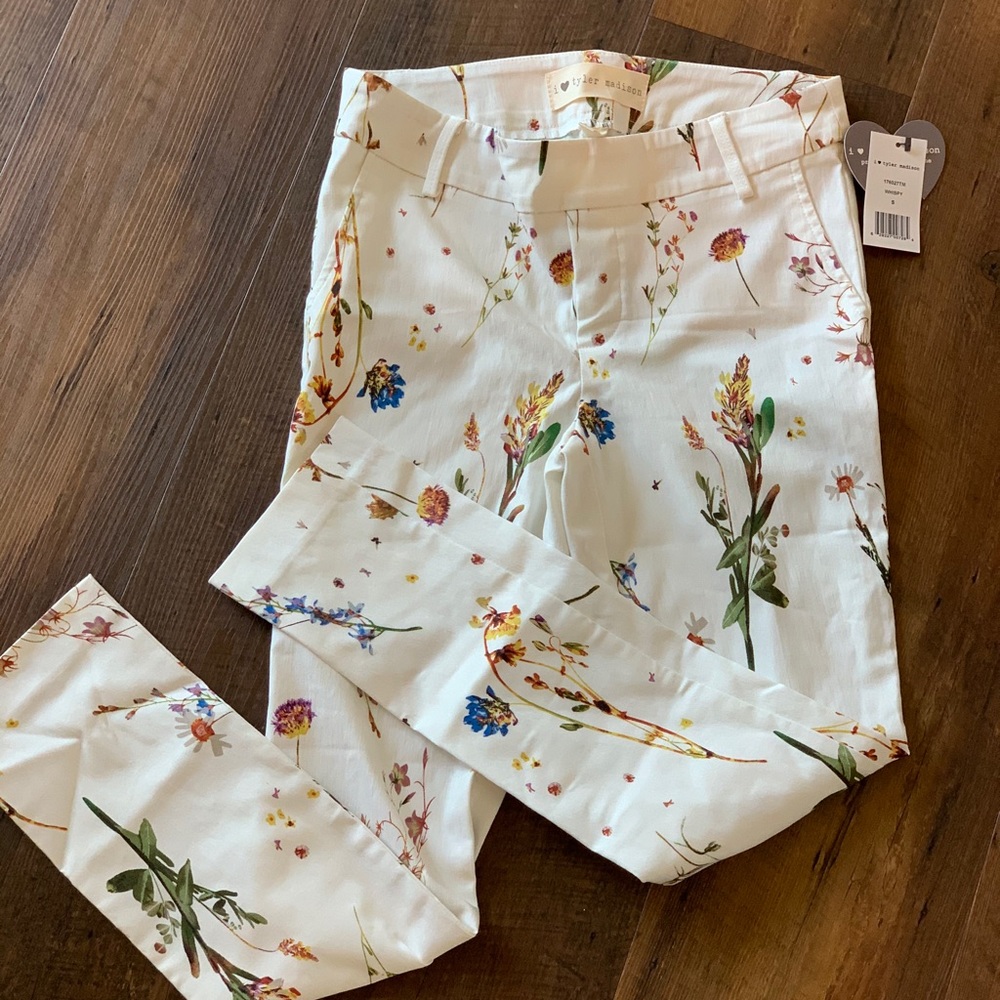 Floral crop ankle pants